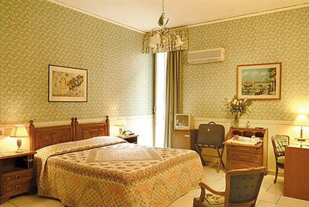 JUNIOR SUITE STANDARD Room, Borbone Di Napoli, Naples