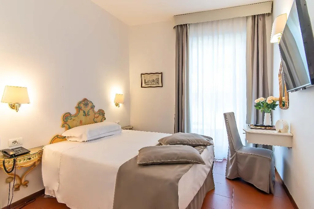 DOUBLE WITH VIEWS Room, Machiavelli Palace, Florence