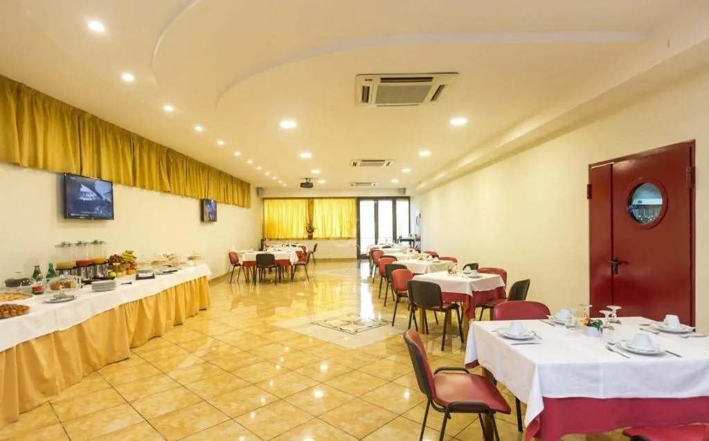 Restaurant, Ranch Palace Hotel, Naples