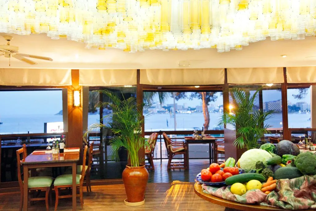 Restaurant, Suites Roc Portonova, Majorca
