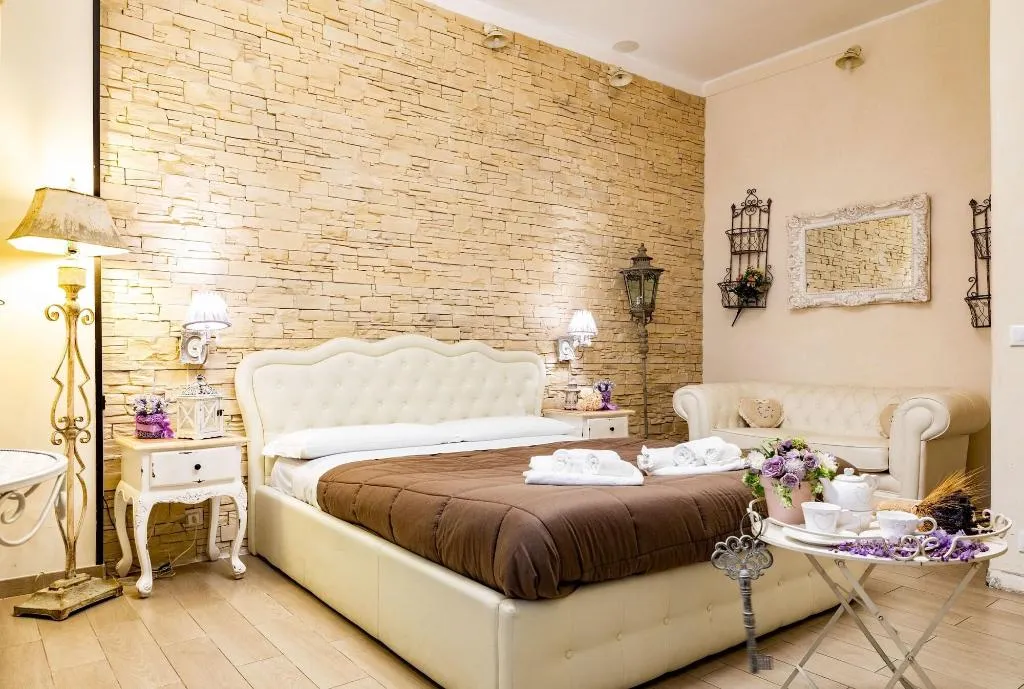 Room, Romantic Dreams, Naples
