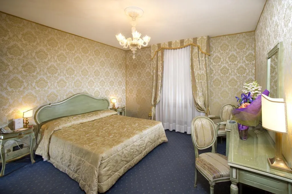 Double or Twin SUPERIOR Room, Carlton on the Grand Canal, Venice
