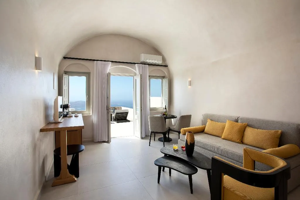 SUITE DELUXE WITH PRIVATE POOL Room, Andromeda Villas, Santorini