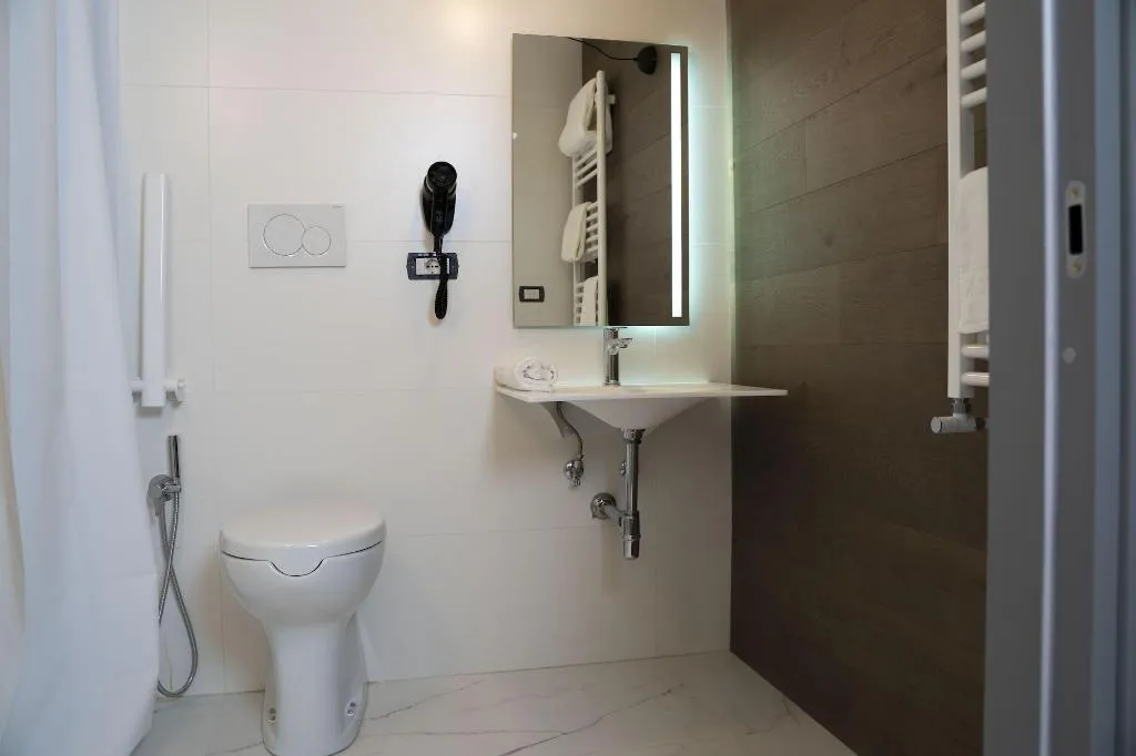 Room, Rettifilo 311, Naples
