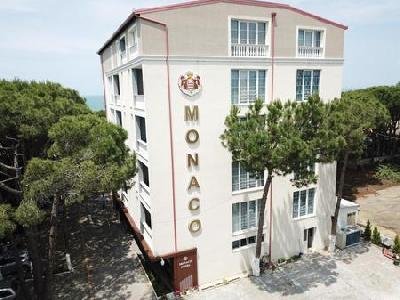 Monaco Hotel, Kavaje