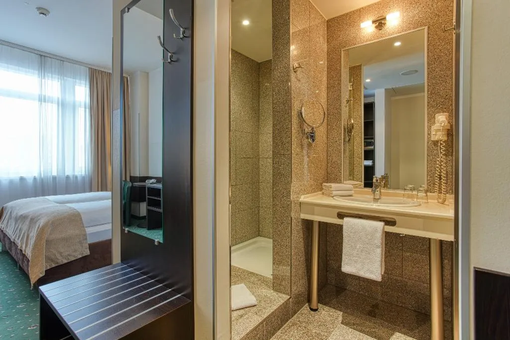 DOUBLE STANDARD Room, Titanic Comfort Kurfuerstendamm, Berlin