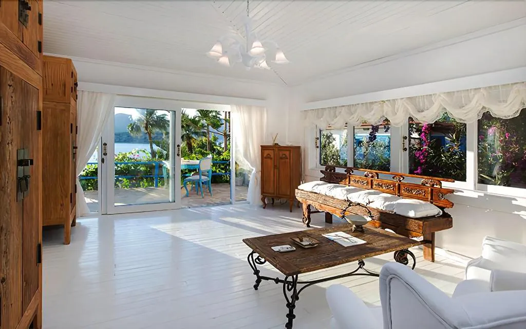Room, Sabrina's Haus, Dalaman