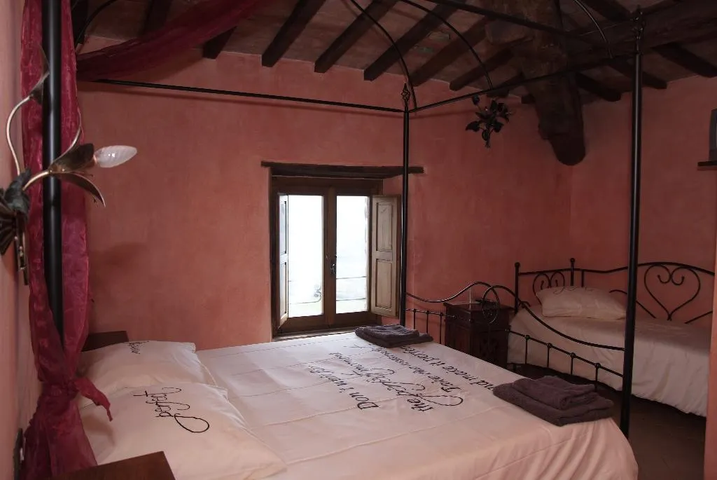 TRIPLE SUPERIOR Room, Castello di Giomici, Perugia