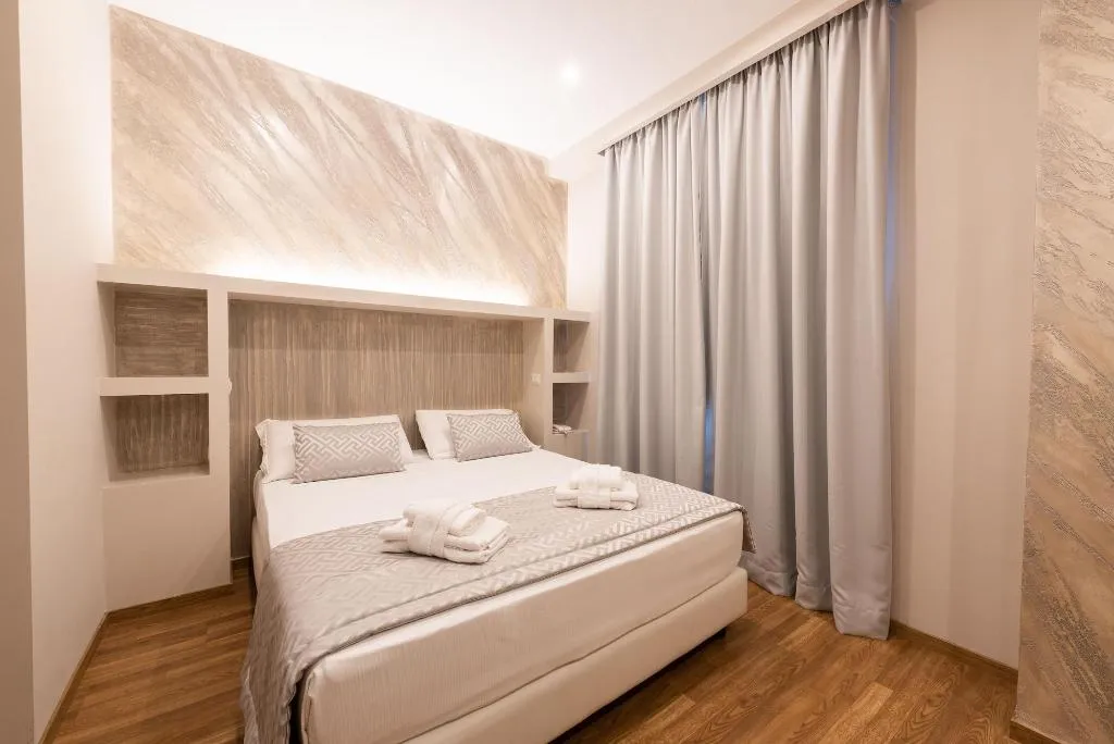 Room, Top Floor Colosseo, Naples