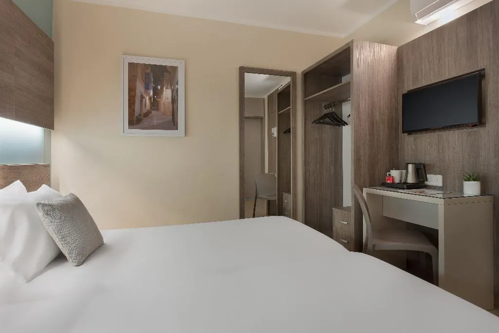 SINGLE STANDARD Room, Hotel 115 The Strand Hotel and Suites, Malta