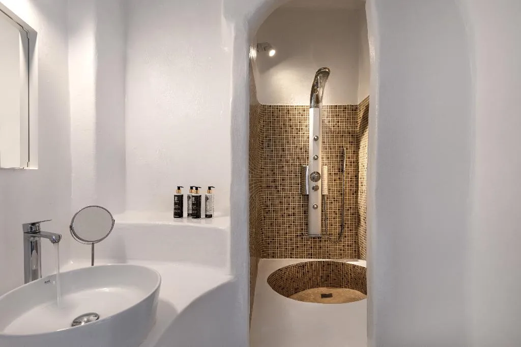 JUNIOR SUITE WITH DOUBLE BED Room, Caldera Premium Villas, Santorini