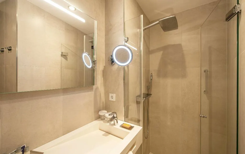 DOUBLE GUEST ROOM Room, DoubleTree by Hilton NDSM Wharf, Amsterdam