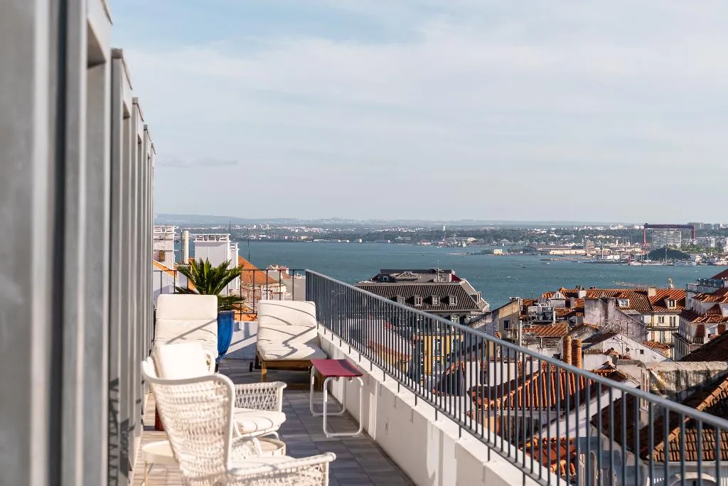 APARTMENT TWO BEDROOMS WITH TERRACE Room, Almaria - Ex LIibris, Lisbon