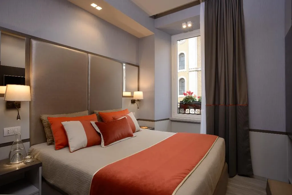 SUITE SUPERIOR CITY VIEW Room, San Carlo Suite, Rome