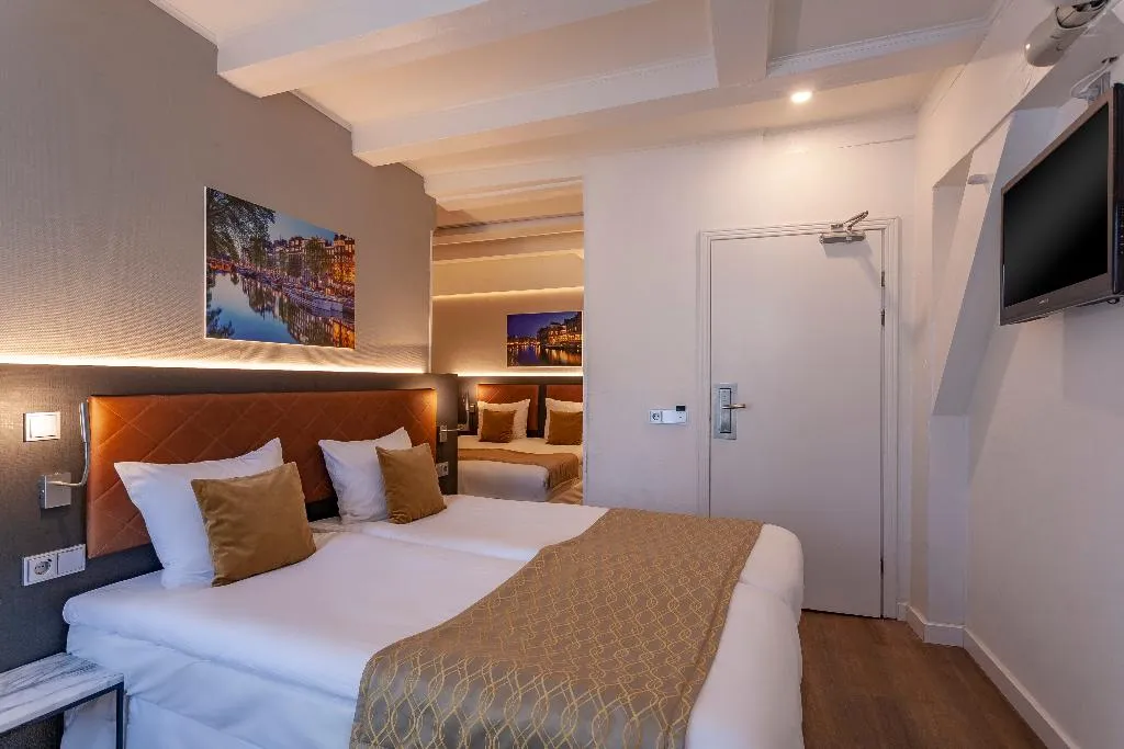 QUADRUPLE STANDARD Room, Avenue, Amsterdam