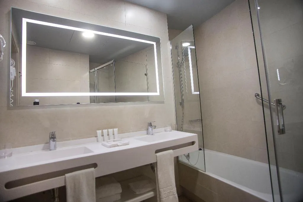 JUNIOR SUITE STANDARD Room, America Sevilla, Seville