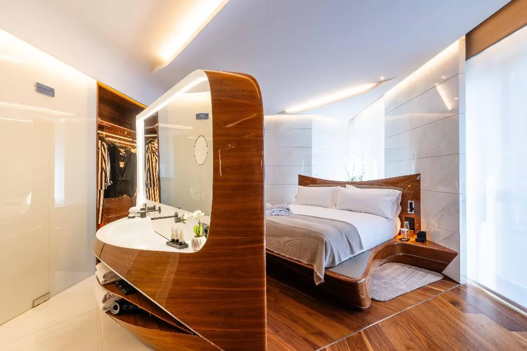Room DELUXE ONE BED Room, Romeo Hotel Roma, Rome