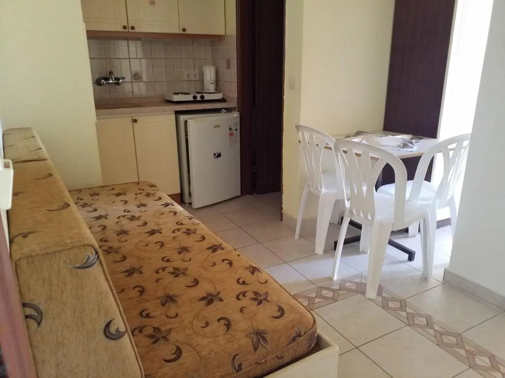 Room, Kamelya, Dalaman