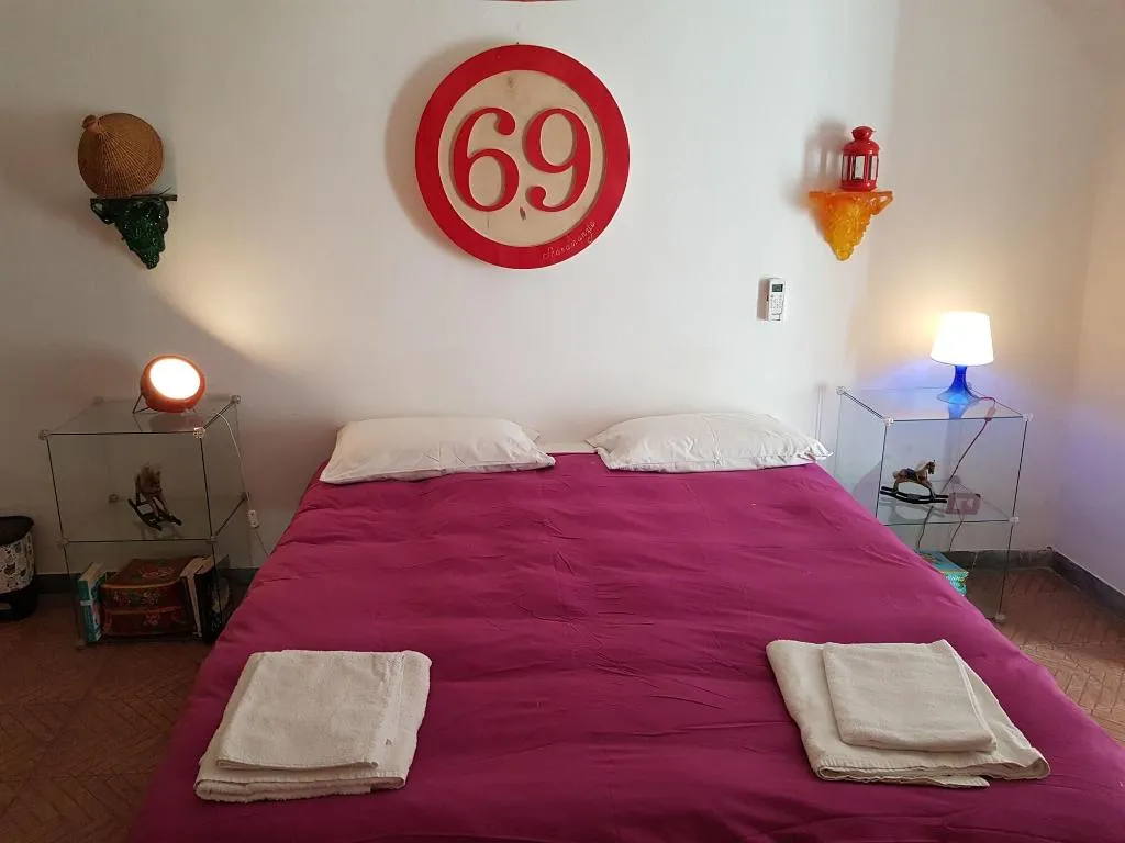 Room, Capa & Coda, Naples