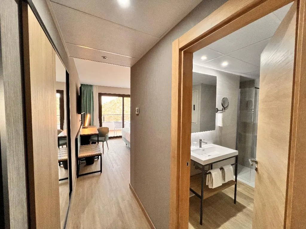 Double or Twin SUPERIOR SEA VIEW Room, Sercotel Maya Alicante, Costa Blanca