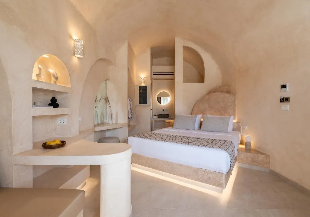 JUNIOR SUITE LUXURY Room, Heyday Luxury Suites, Santorini