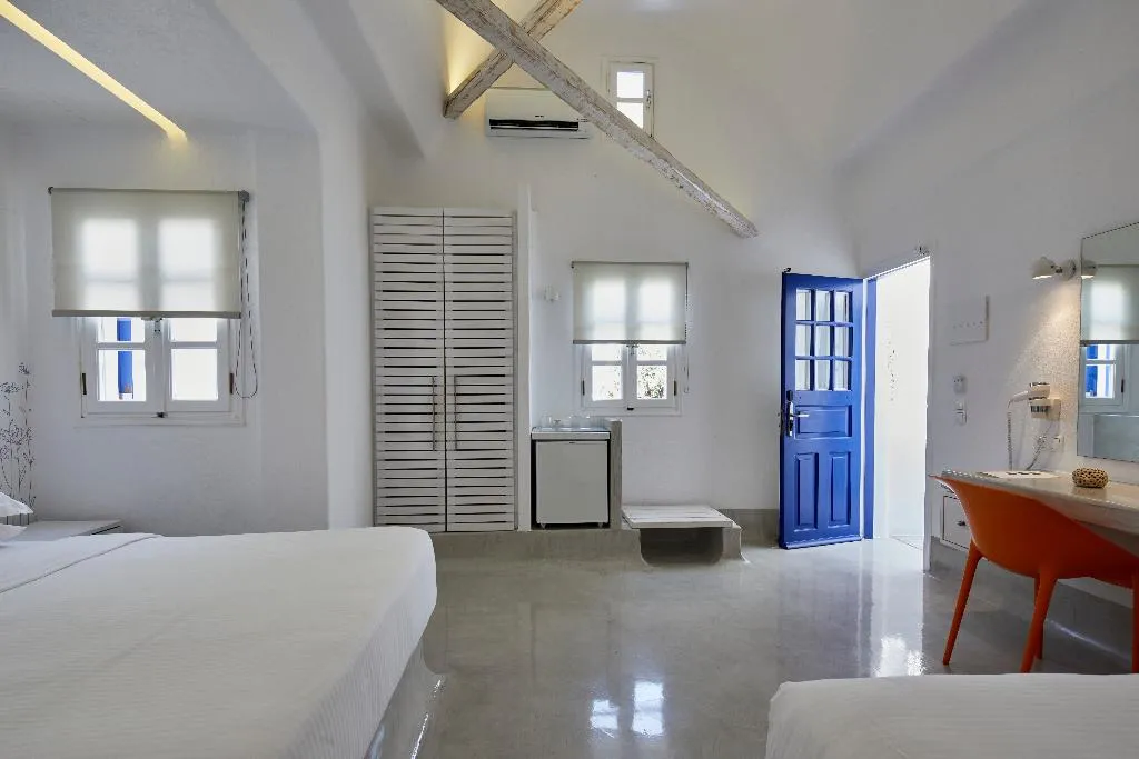 TRIPLE STANDARD Room, Kouros Village, Santorini