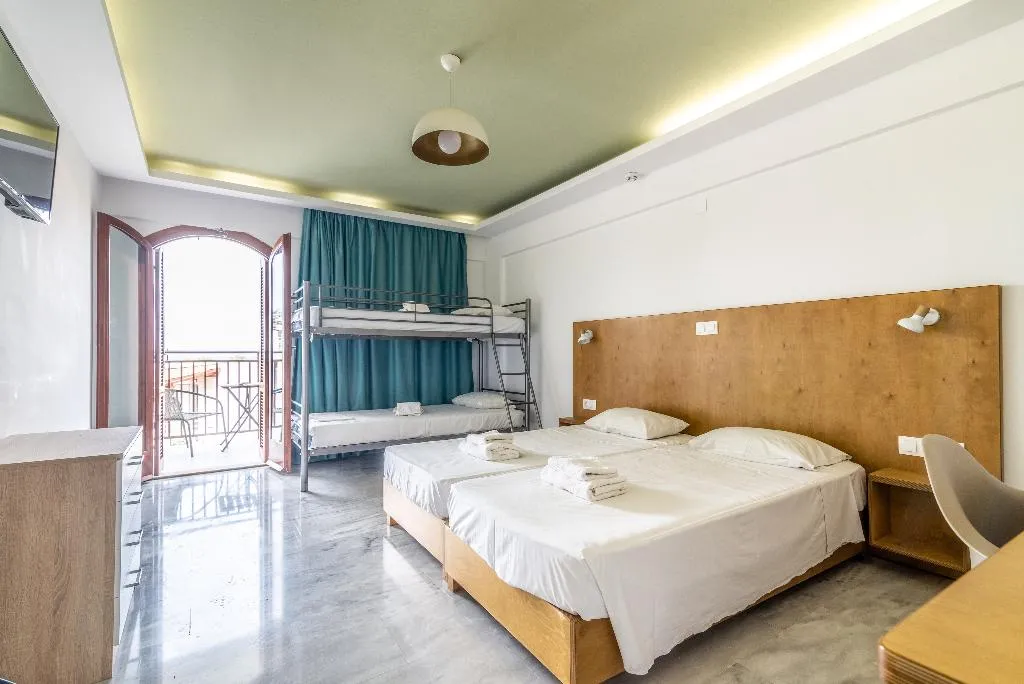 QUADRUPLE ONE BEDROOM ONE BATHROOM Room, Prince Of Lillies, Crete