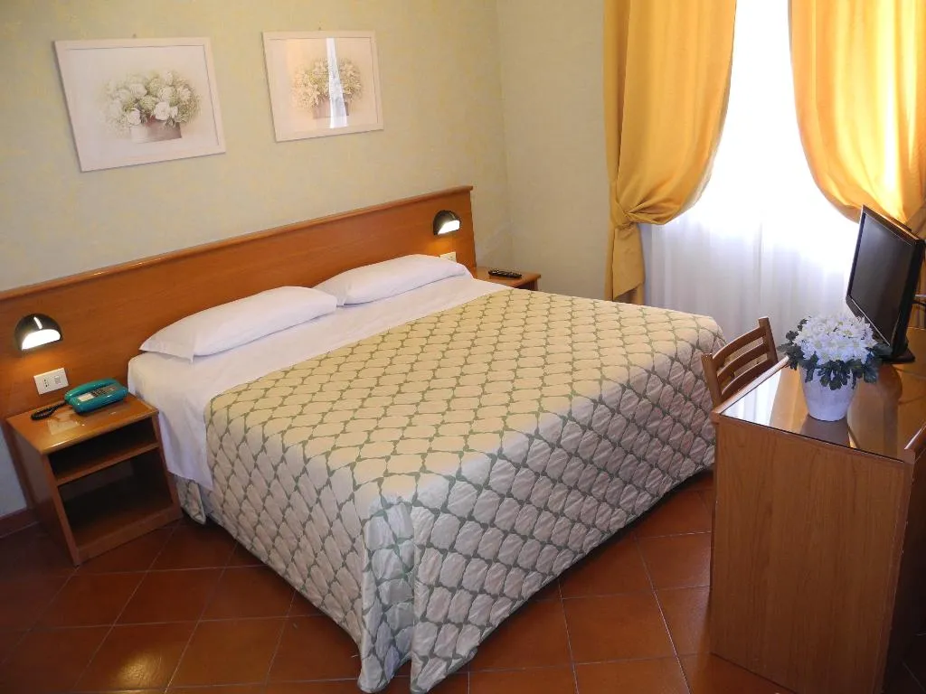 DOUBLE SUPERIOR Room, Corona, Rome