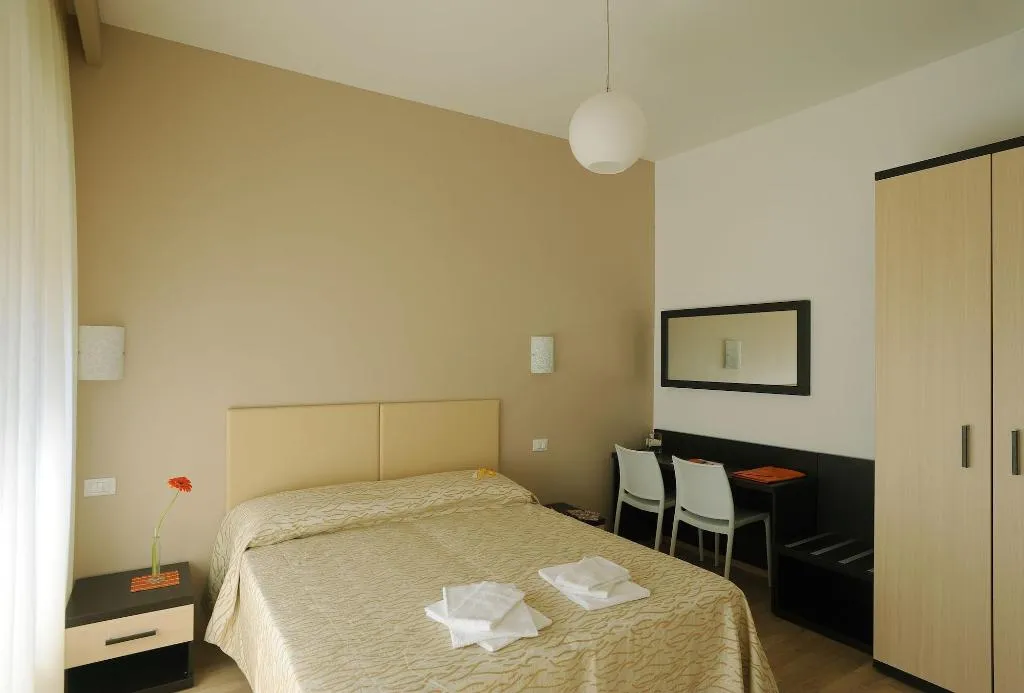 Room, Honey Rooms, Rome