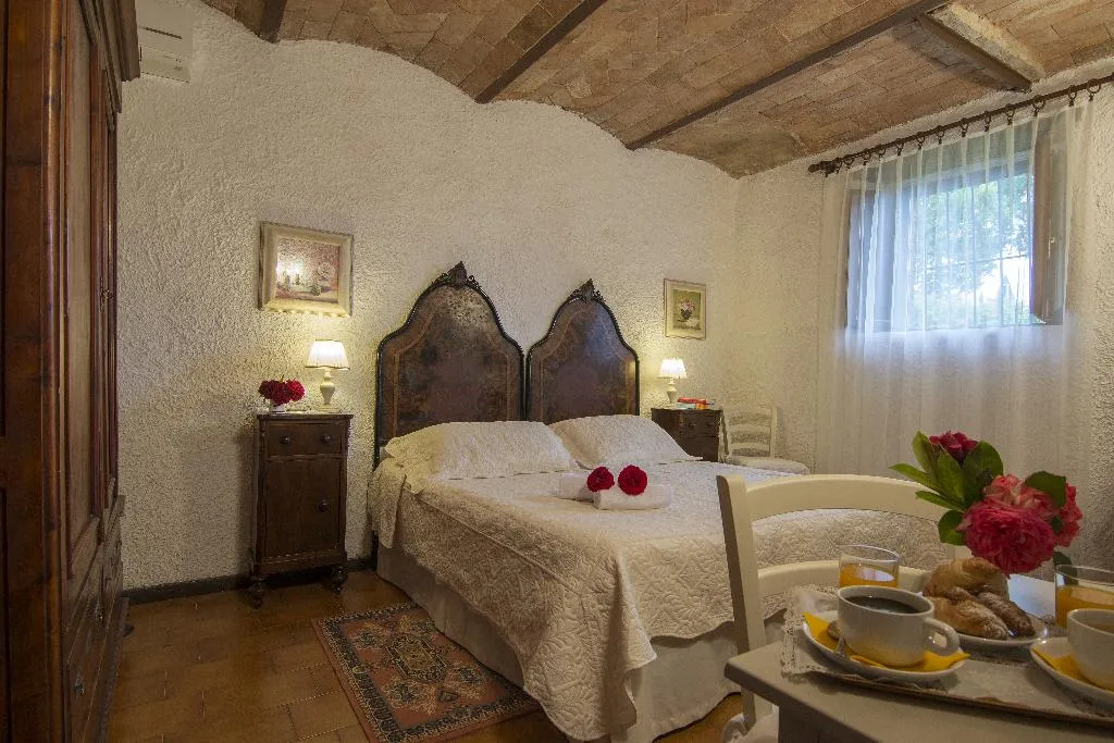 Room, Colle Etrusco Salivolpi, Florence