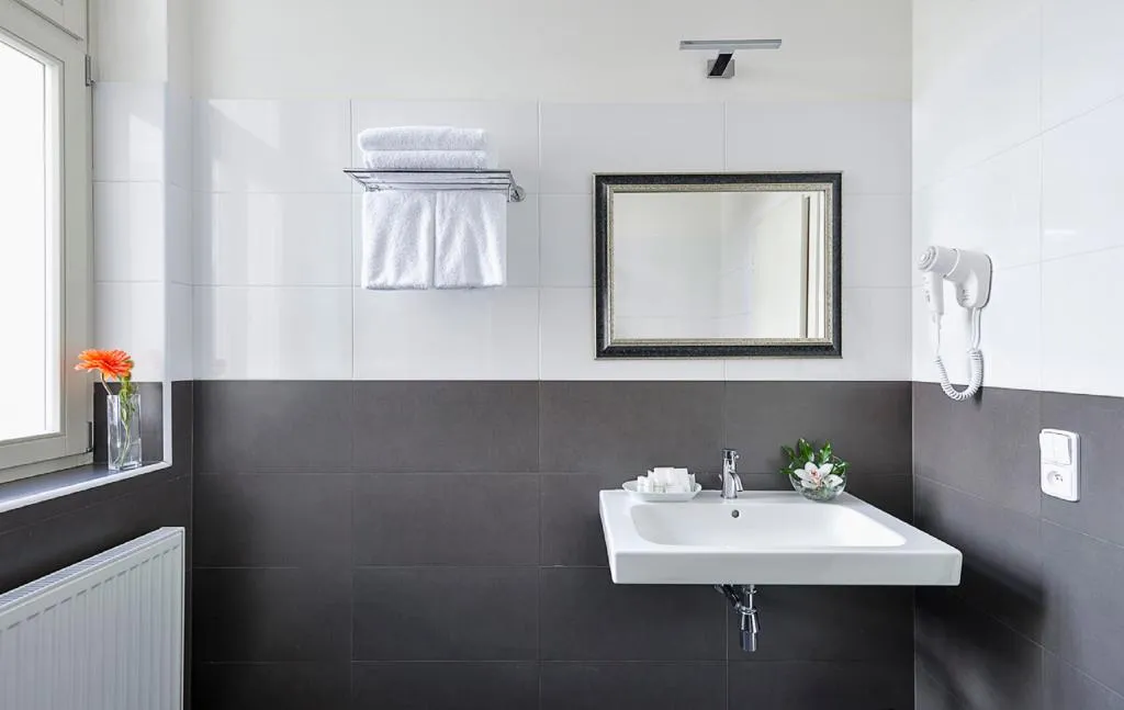 DOUBLE SUPERIOR Room, Hotel Garden Court Prague, Prague