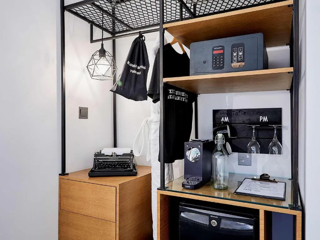 Room, Studio One Hotel, Dubai
