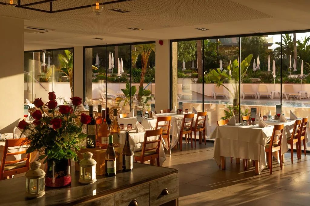 Restaurant, AQUA Hotel The Breeze & Spa - Adults Only +18, Costa Brava