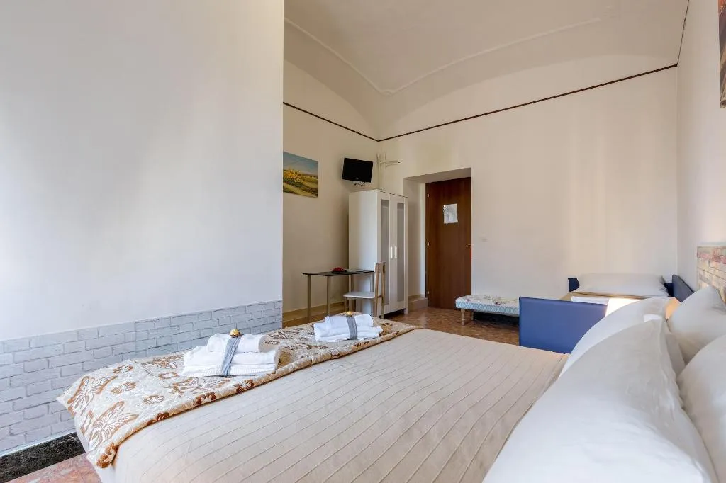 Room, Do Domus, Naples