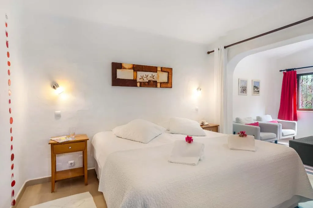 VILLA TWO BEDROOMS Room, Quinta do Paraiso, Algarve