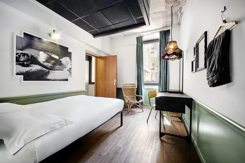 Room, Generator Rome, Naples