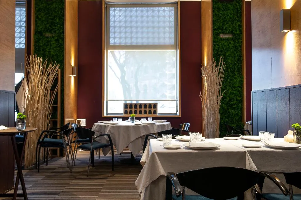 Restaurant, Catalonia Barcelona Plaza, Barcelona