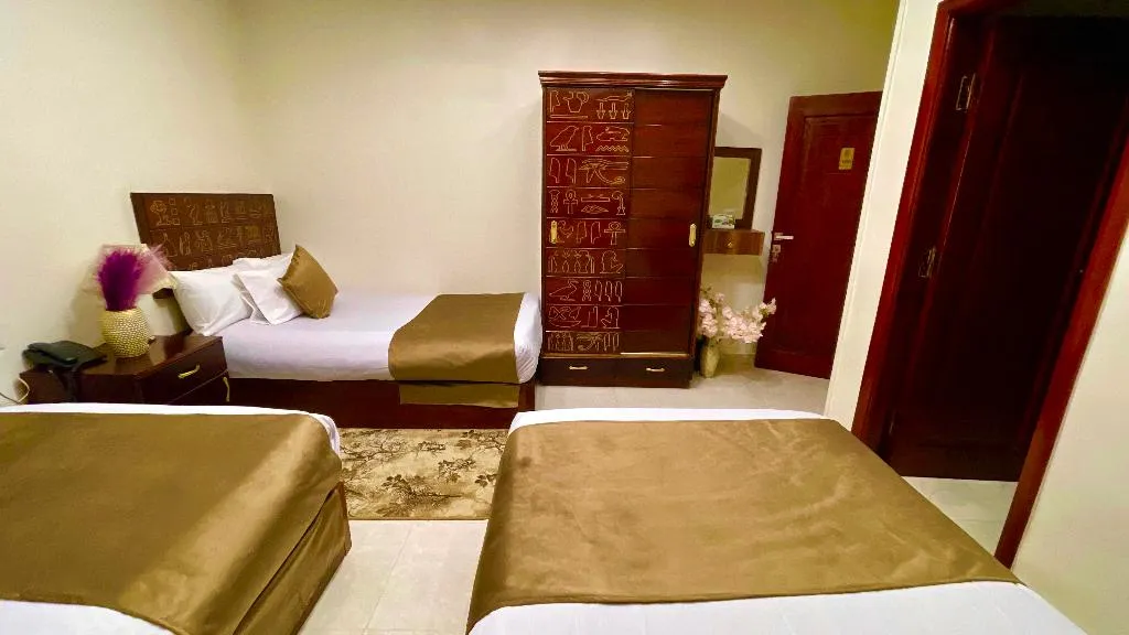 TRIPLE THREE BEDS Room, Nemes Pyramids View Inn, Cairo