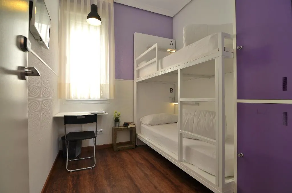 DOUBLE WITH SHARED BATHROOM Room, Far Home Atocha, Madrid