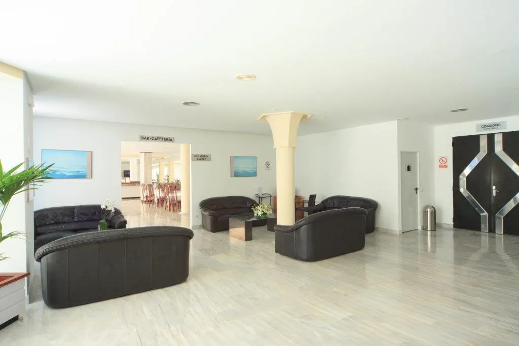 Lobby, Maracaibo, Majorca