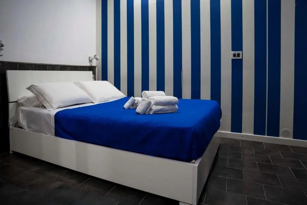 Room, Yacht Club Angioino, Naples