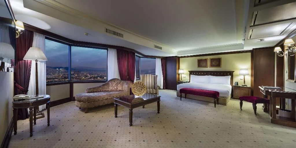 SUITE STANDARD Room, Hilton Izmir, Izmir