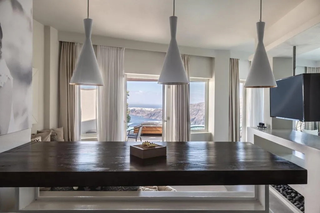 Room, West East Suites, Santorini