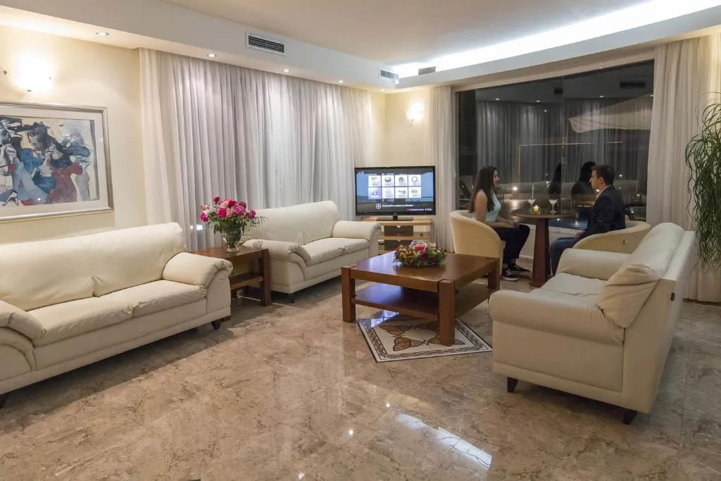 Lobby, Porto Alegre, Crete