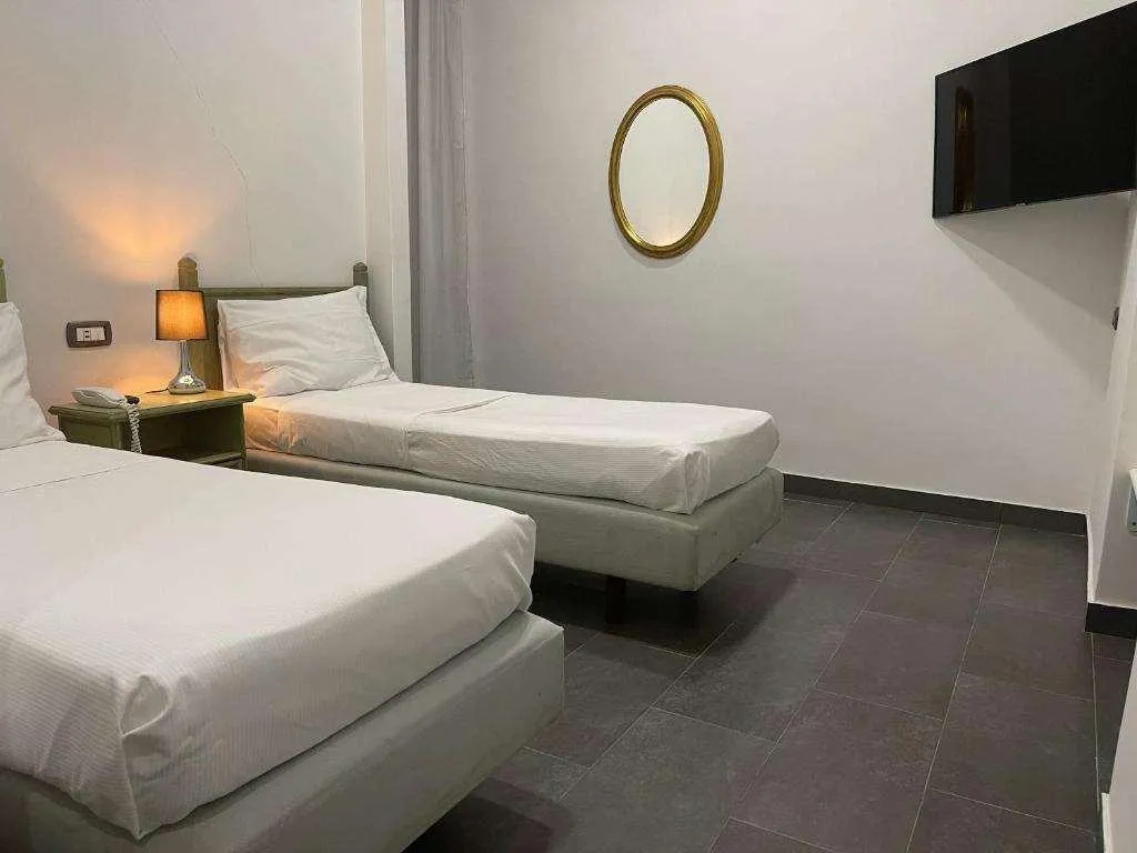 Room, Borbone Di Napoli, Naples