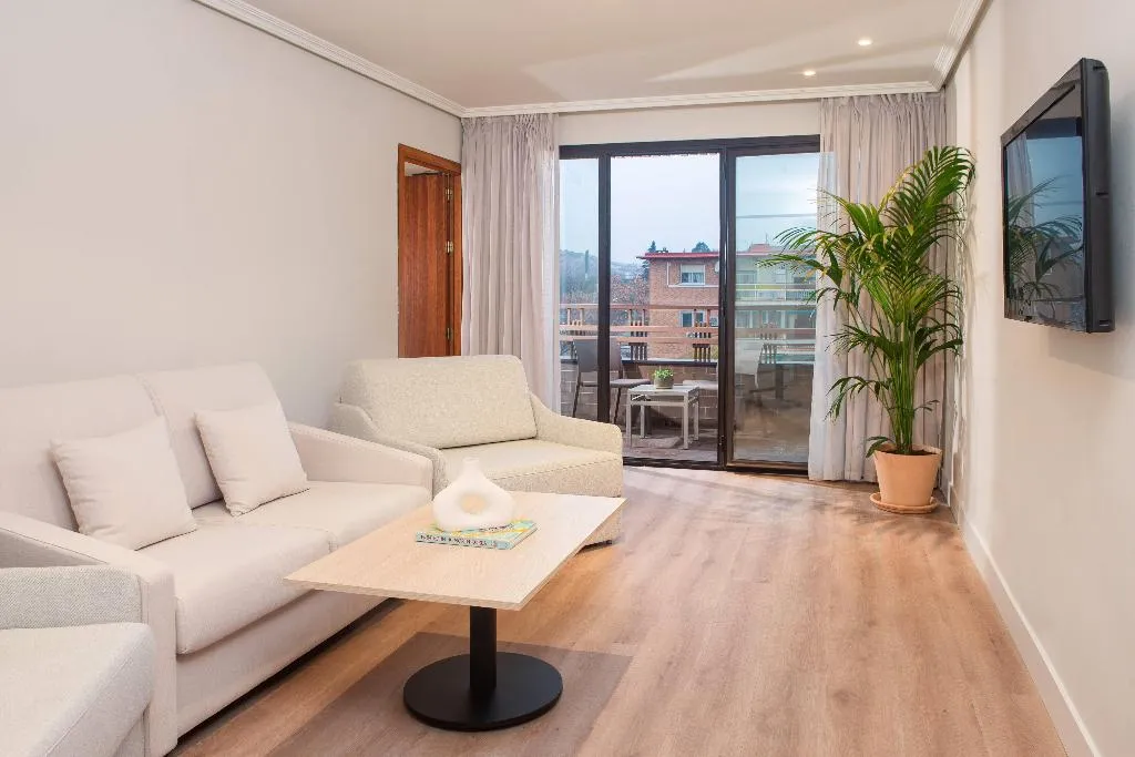JUNIOR SUITE STANDARD Room, Madrid Alameda Aeropuerto Affiliated By Melia, Madrid