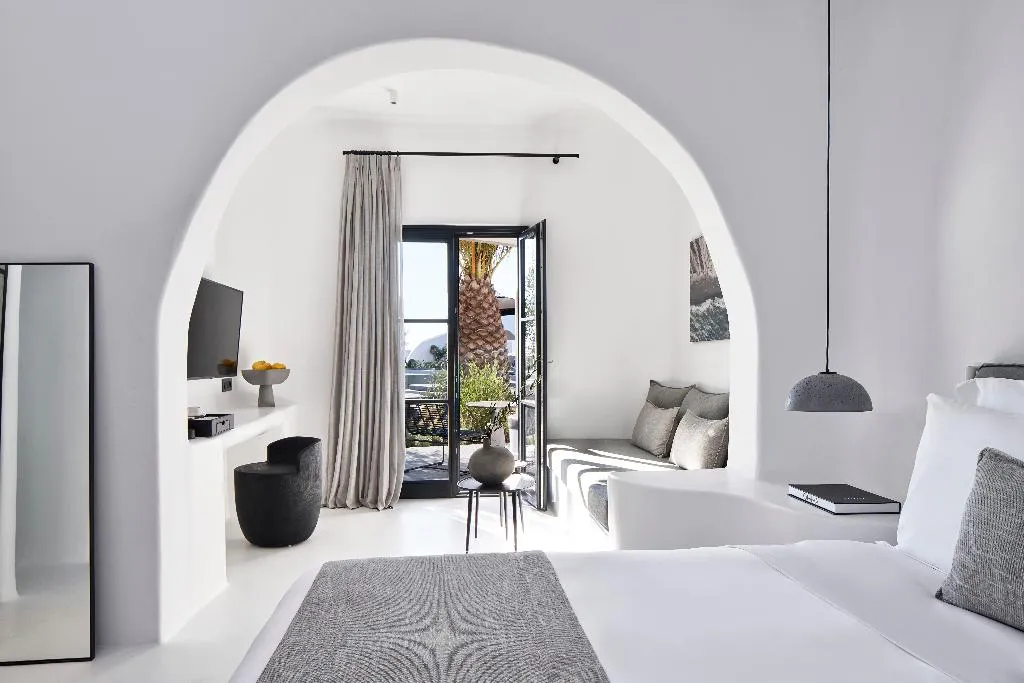 JUNIOR SUITE WITH PRIVATE POOL Room, Pantheon Villas, Santorini
