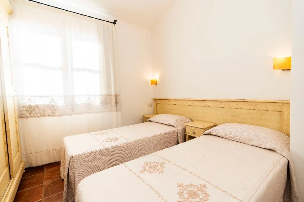 APARTMENT SUPERIOR CAPACITY 4 Room, Borgo Degli Ulivi Residence, Cagliari