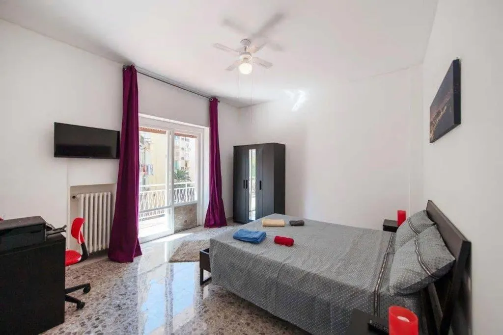Room, Bed And Breakfast Alexander, Naples