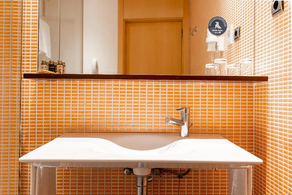 DOUBLE SINGLE USE STANDARD Room, Onix Liceo, Barcelona